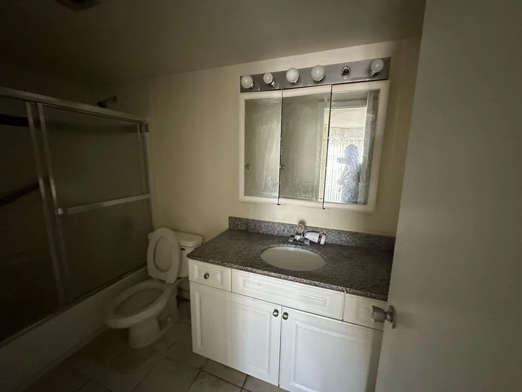 Photo of Unit E3 at 1903 Bermuda Circle