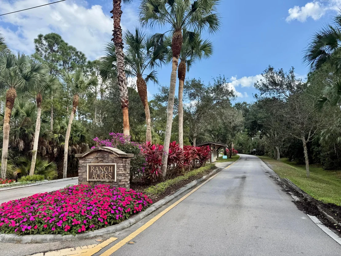 Photo of 2884 SE Ranch Acres Circle
