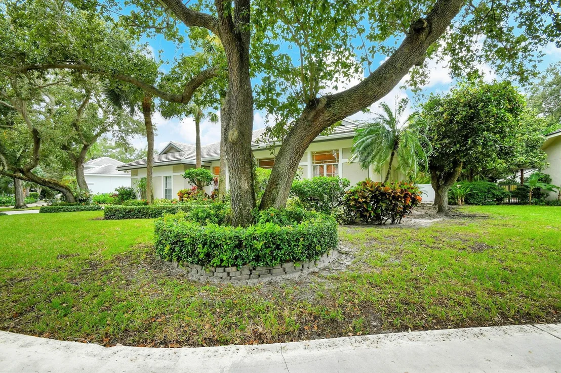Photo of 2773 Hampton Circle S