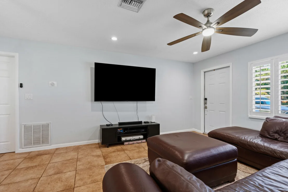 Photo of 520 SE Dolphin Drive