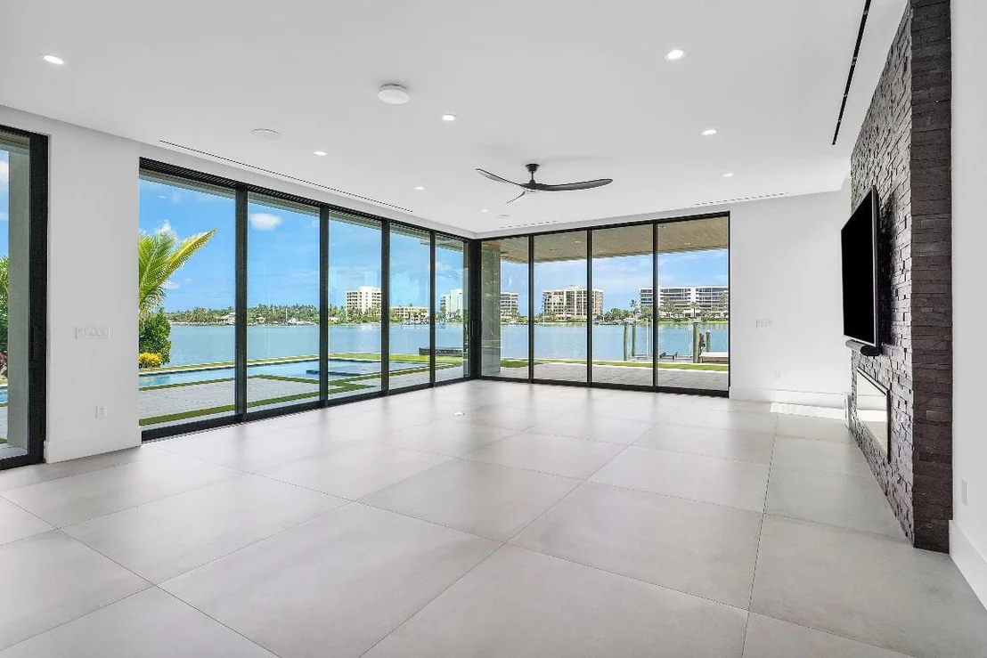 Photo of 3445 Harbor Road N
