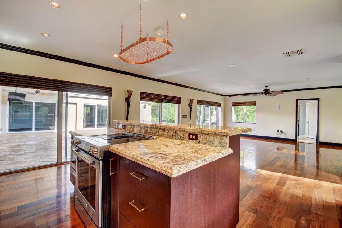 Photo of 998 Cypress Way