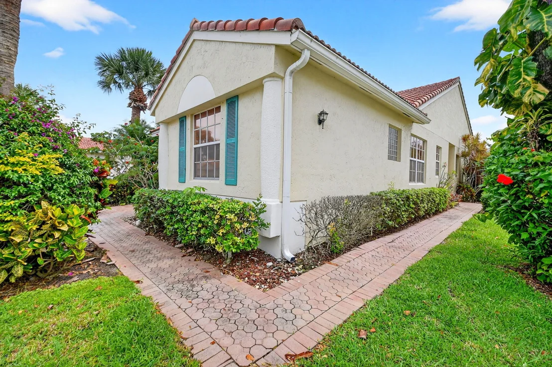 Photo of 6276 Heliconia Road