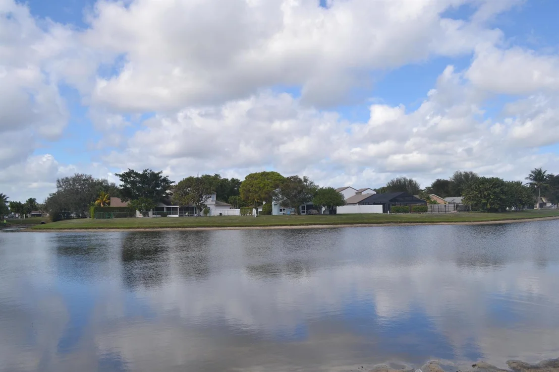 Photo of 4699 Lakeside Circle