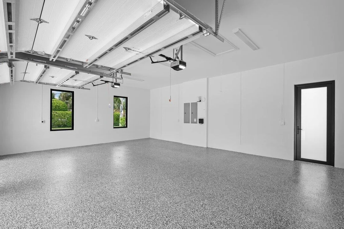 Photo of 325 W Riverside Drive