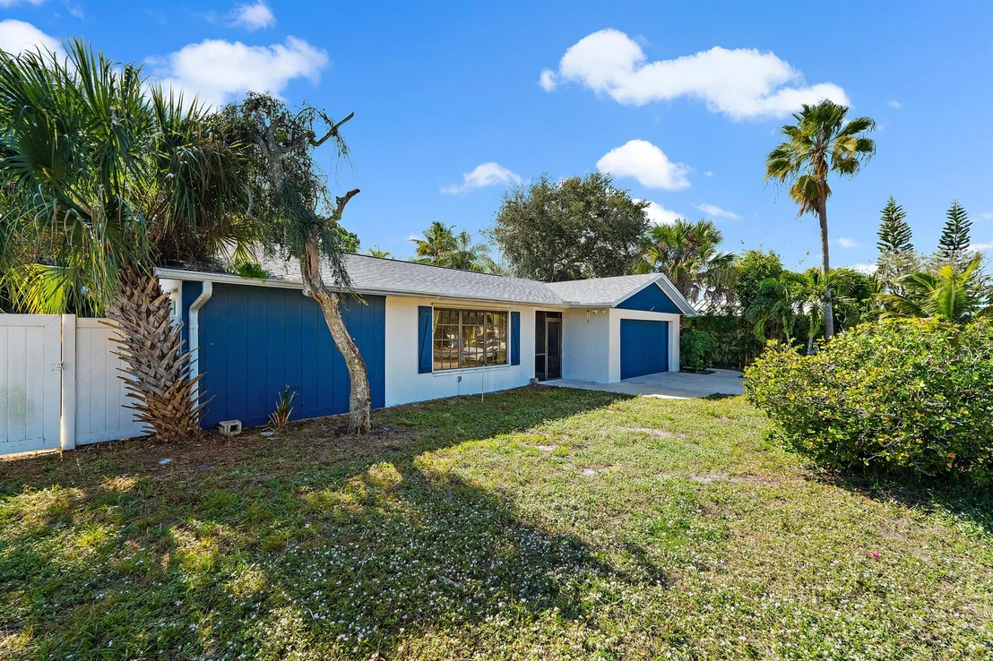 Photo of 404 Highwood Circle