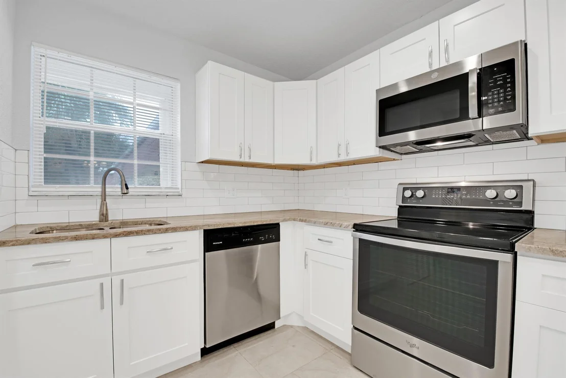 Photo of 891 Worcester Lane