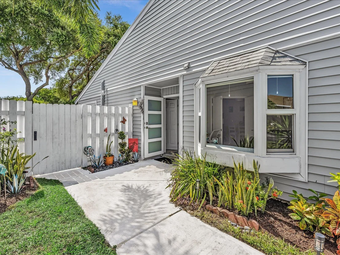 Photo of 8 Hawthorne Lane
