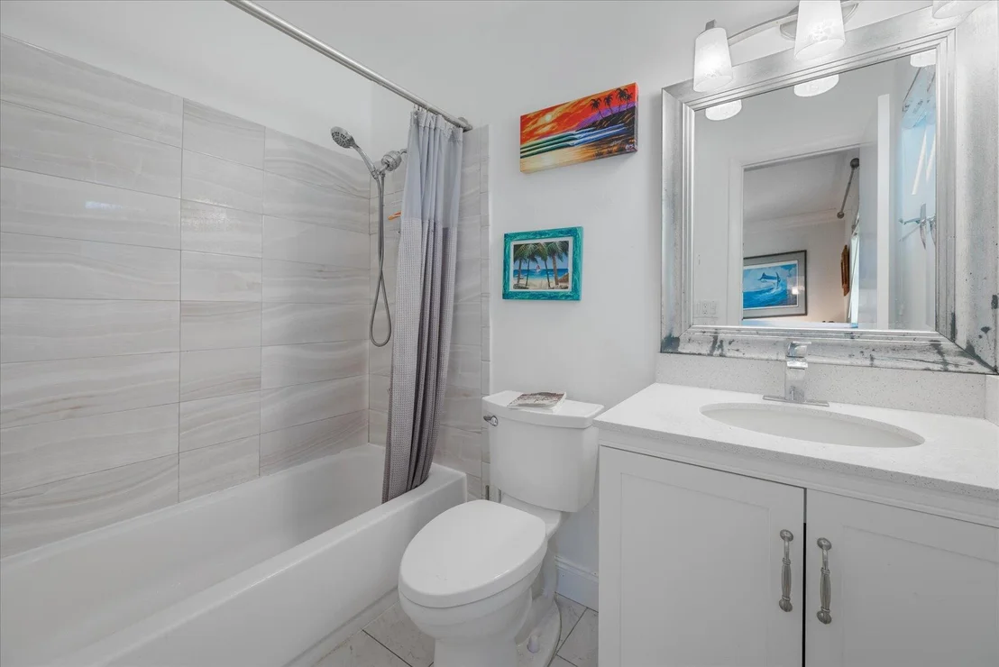 Photo of 117 E Riverside Drive
