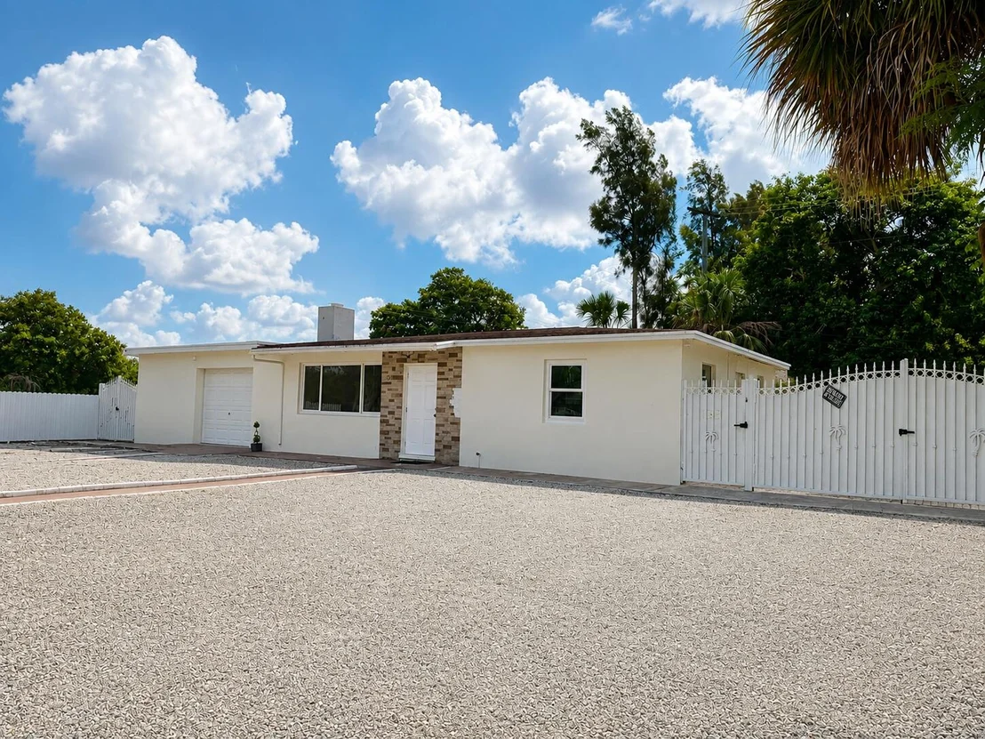 Photo of 2000 Eagle Drive