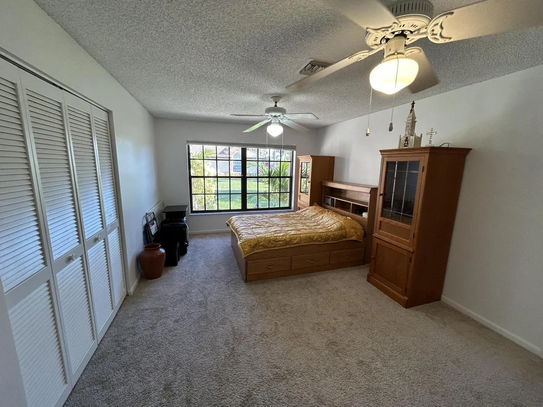 Photo of 7207 Le Chalet Boulevard