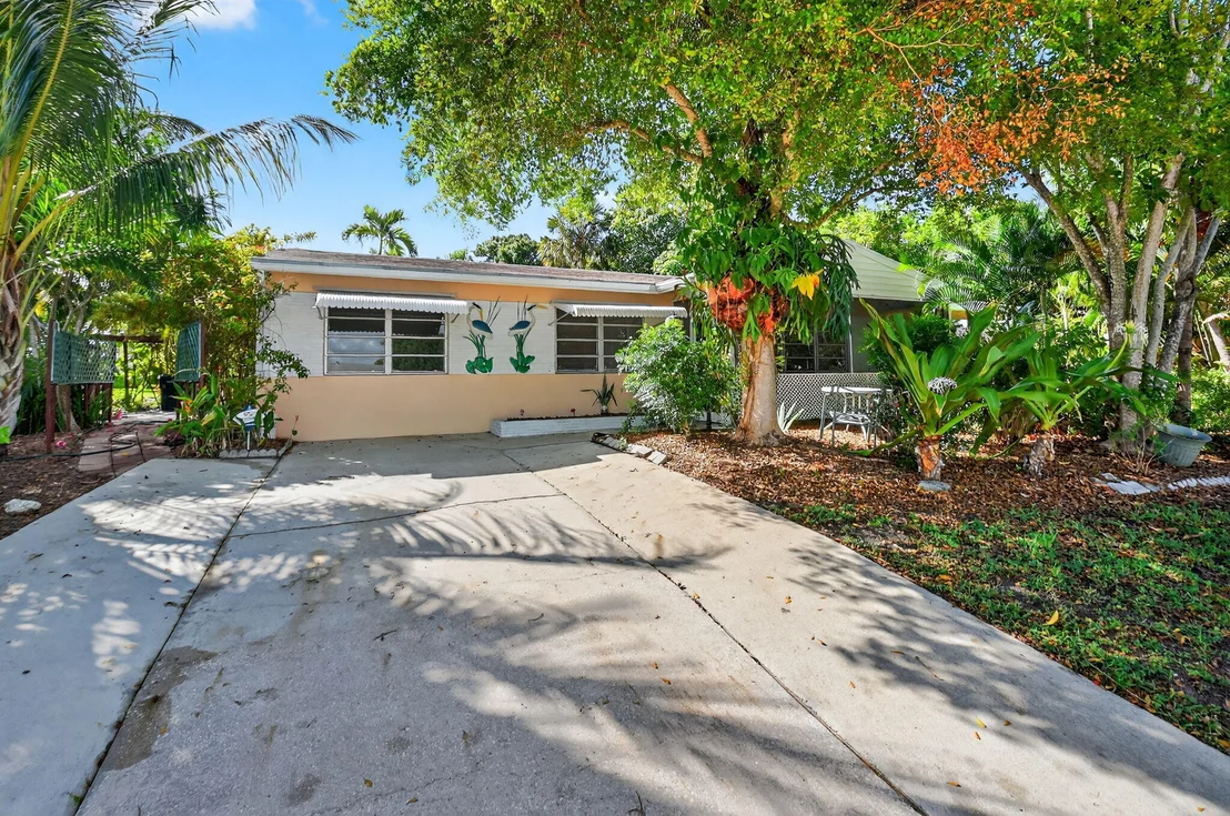 Photo of 702 Sunset Drive