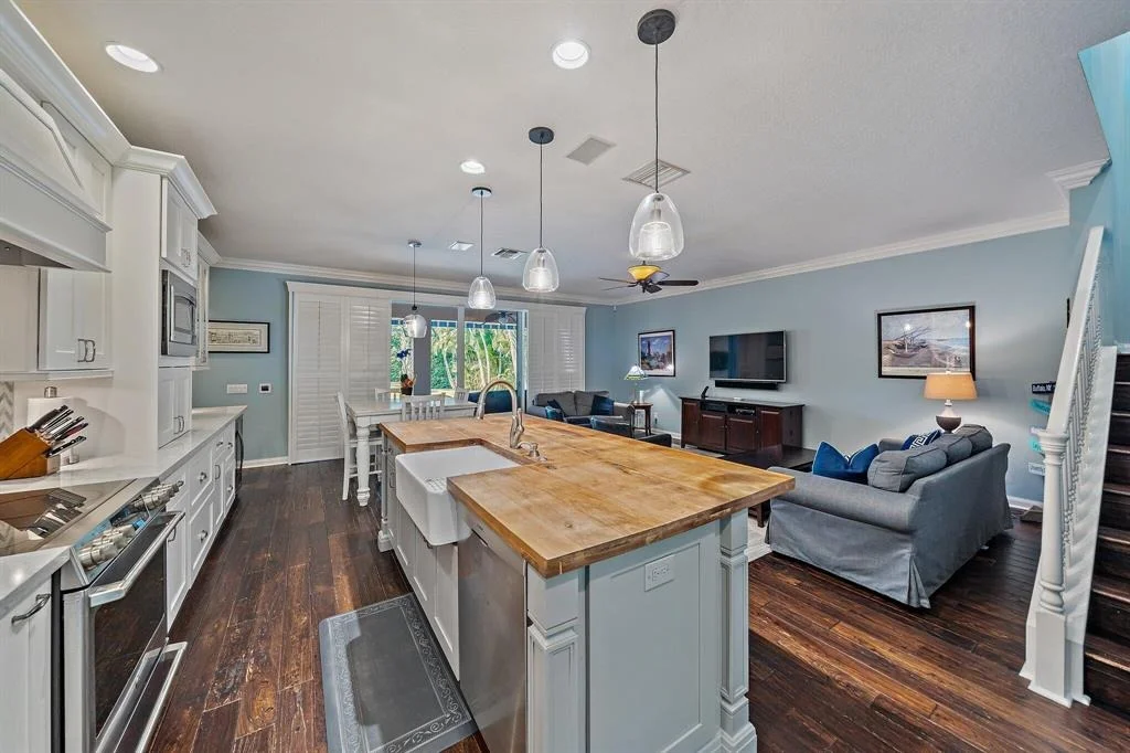 Photo of 338 Caravelle Drive