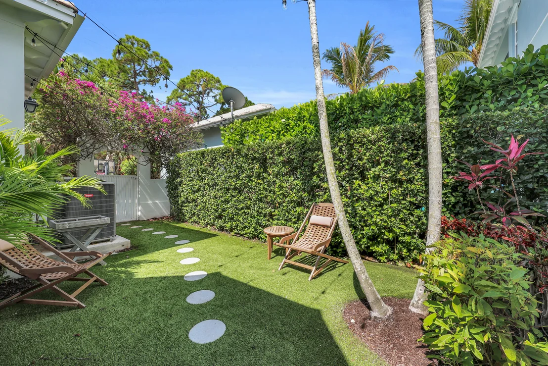 Photo of 212 W Bay Cedar Circle
