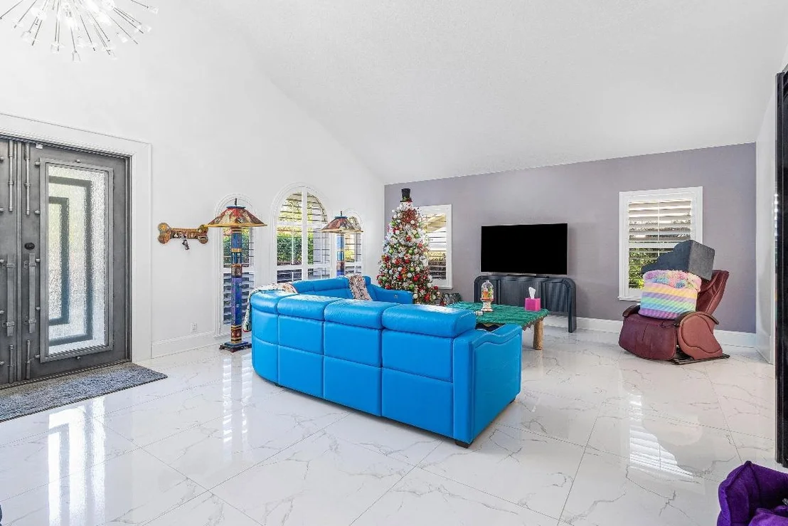 Photo of 678 Carriage Hill Lane