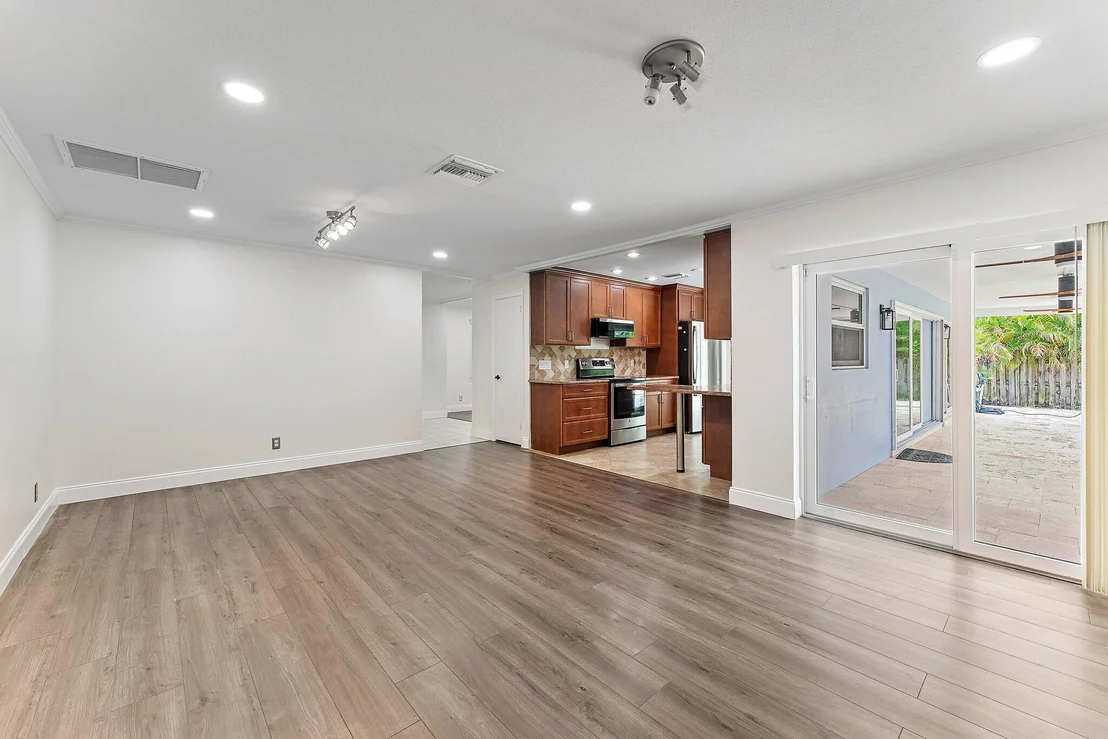 Photo of 214 Circle W
