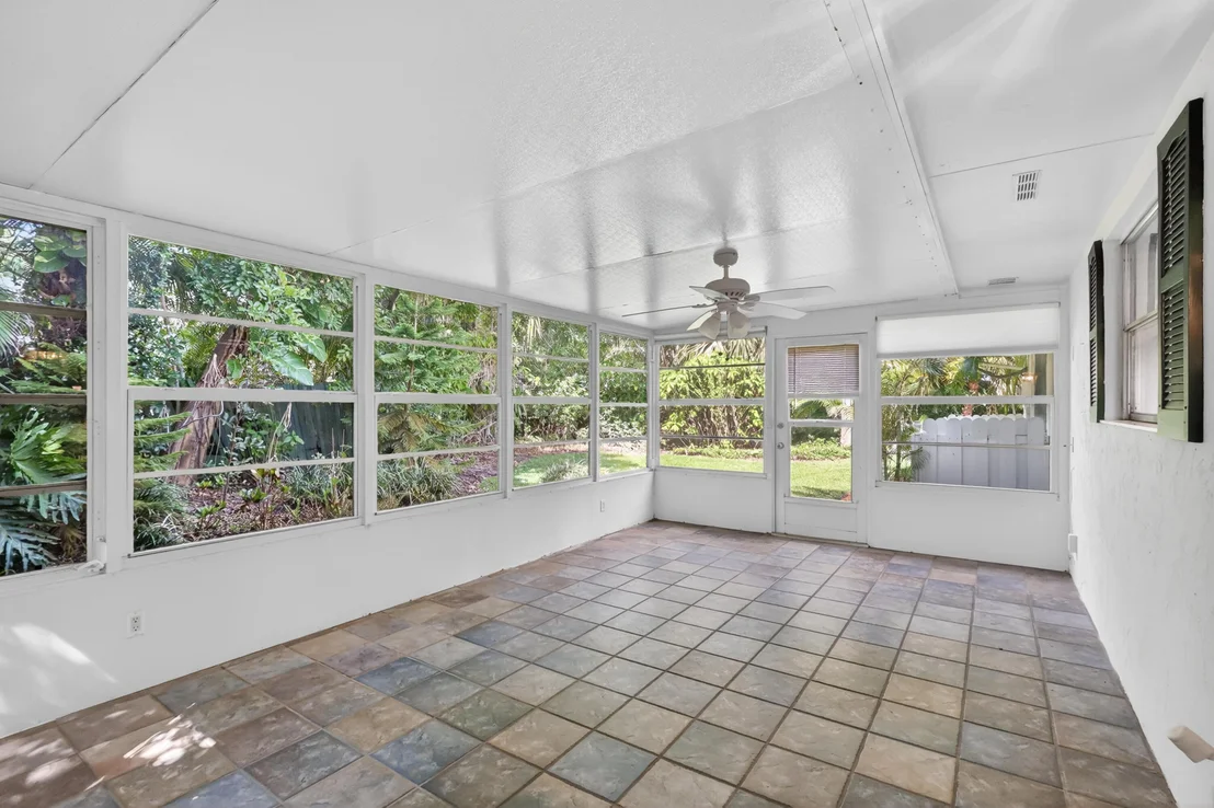 Photo of 1233 NW River Terrace