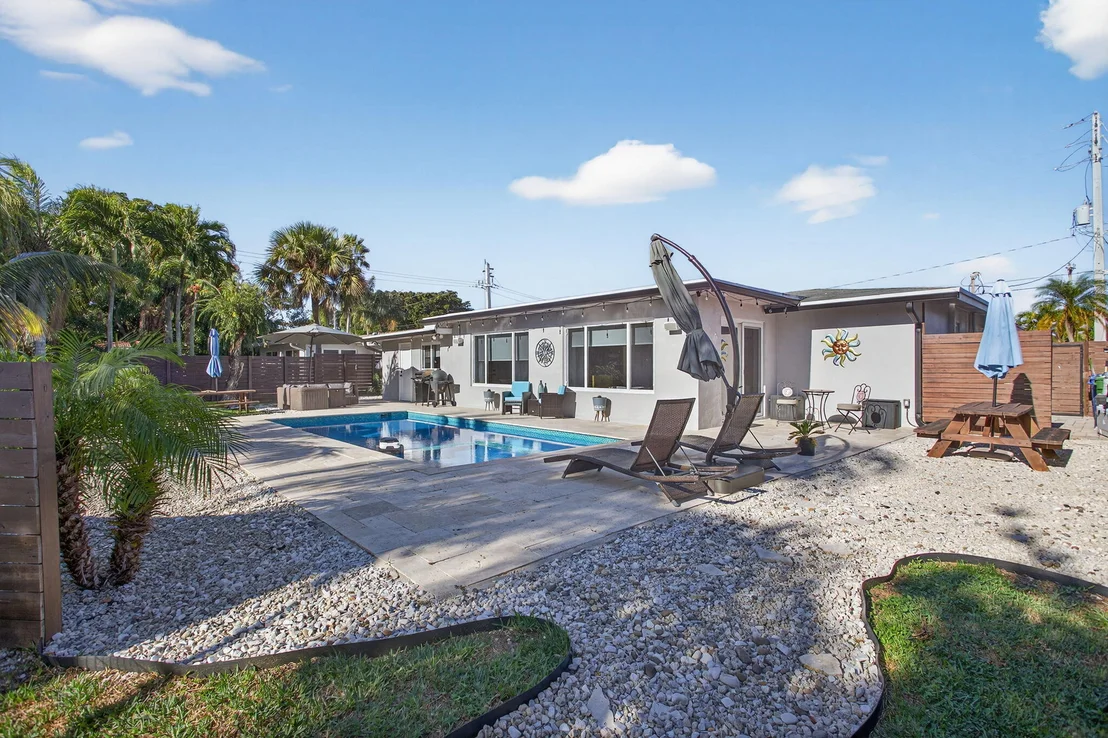 Photo of 1530 W River Drive