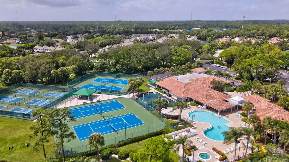Photo of 120 Harbor Lake Circle