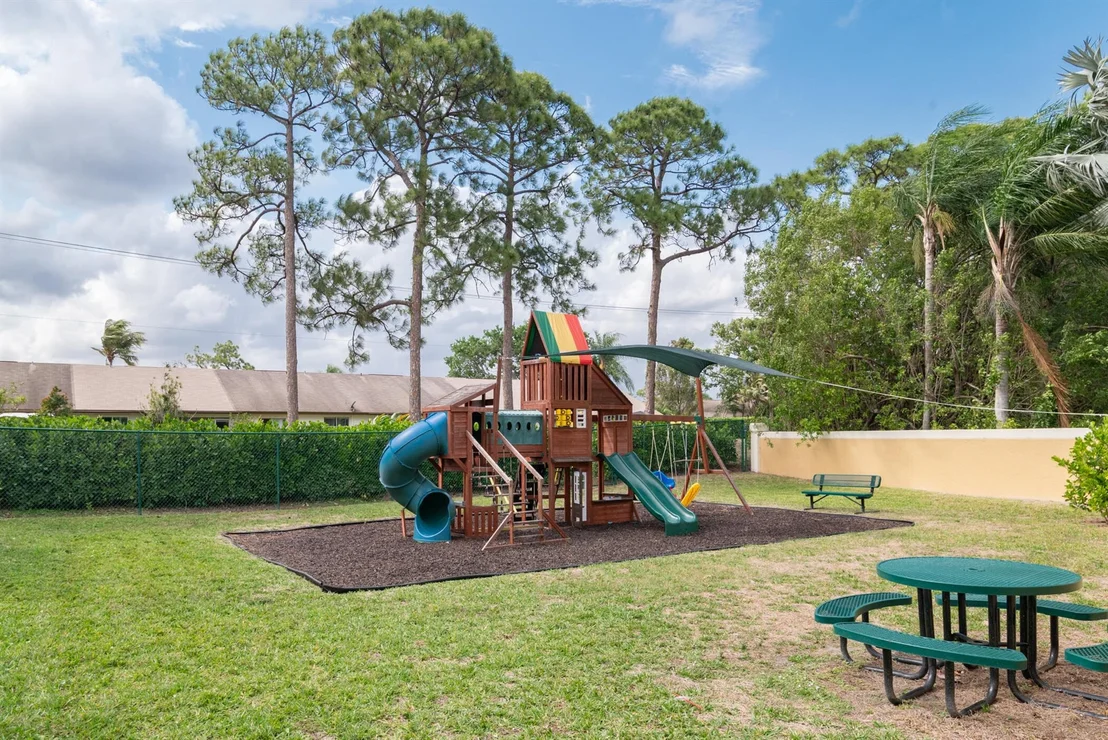 Photo of 132 Stonebriar Boulevard