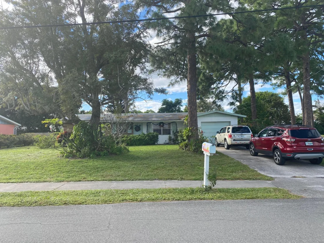 Photo of 1302 SE Madison Avenue