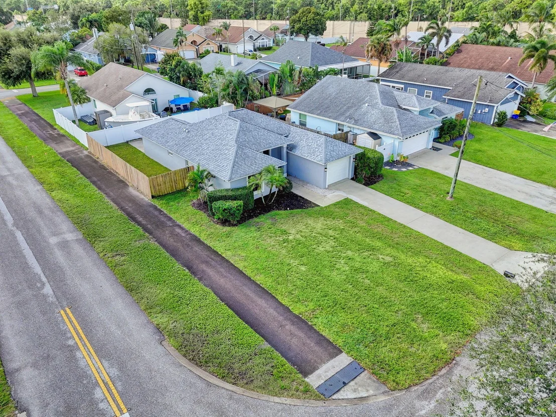 Photo of 6394 Drake Street