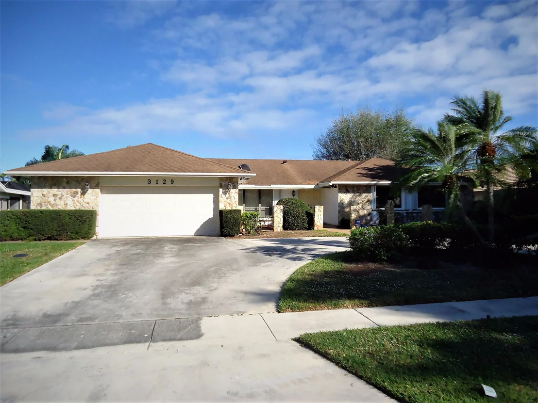 Photo of 3129 Lakeview Drive