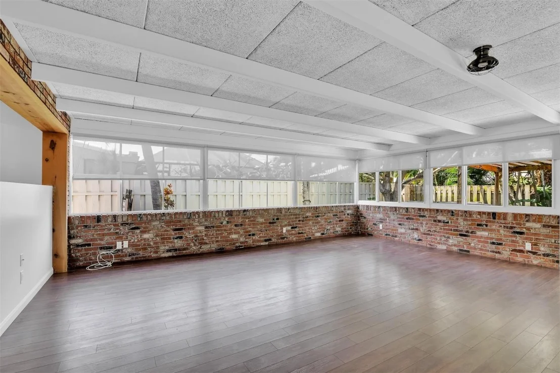 Photo of 341 SE 8th Street