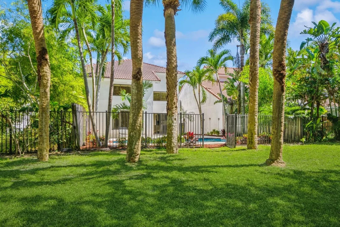 Photo of 5504 FOX HOLLOW Drive