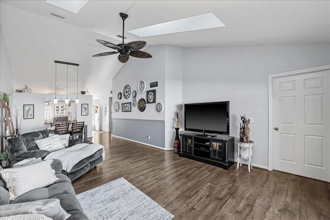 Photo of 552 6th Lane