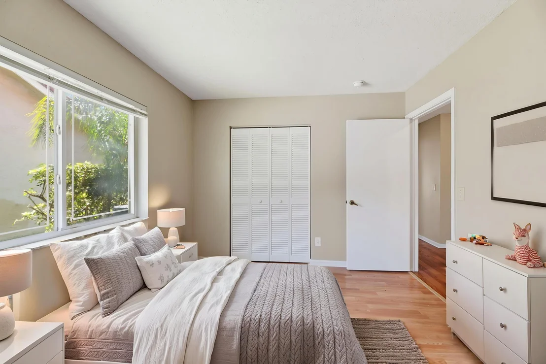Photo of 5233 Rosen Boulevard
