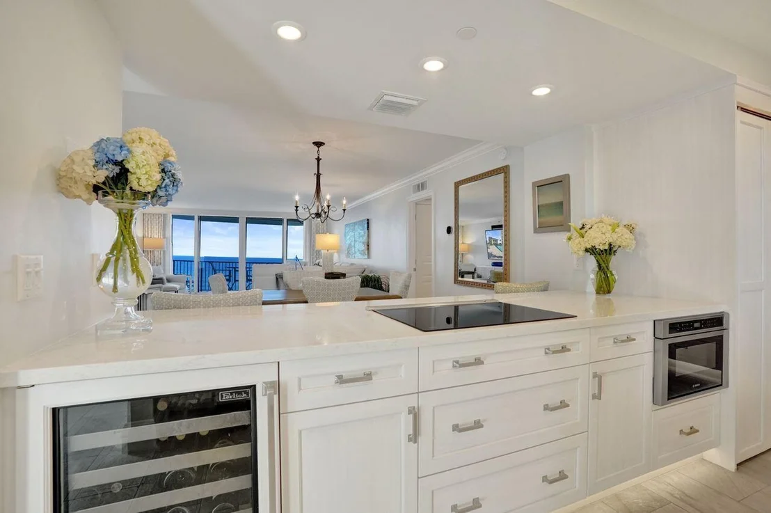 Photo of Unit 703 at 400 Beach Road