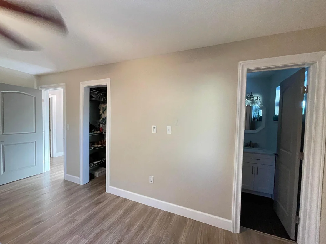 Photo of 103 E Riverside Drive