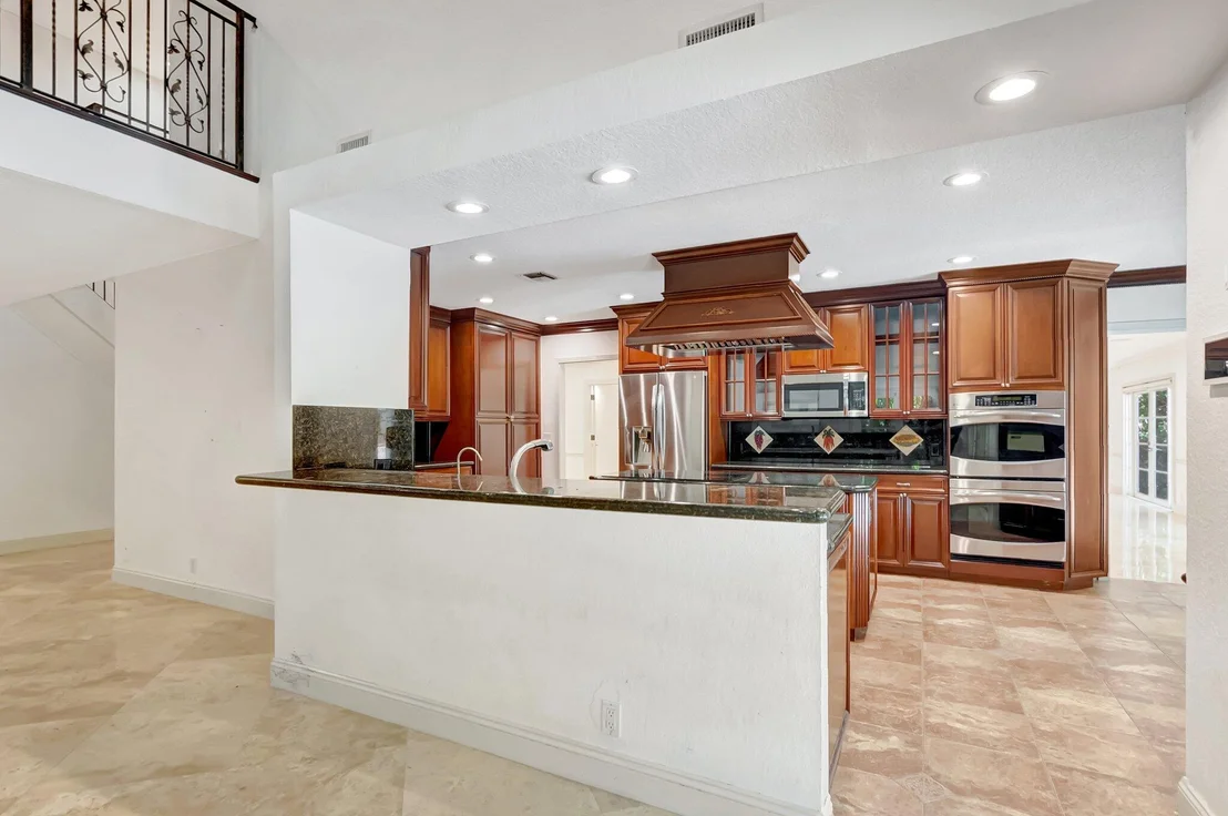 Photo of 930 N Parkside Cir Circle N
