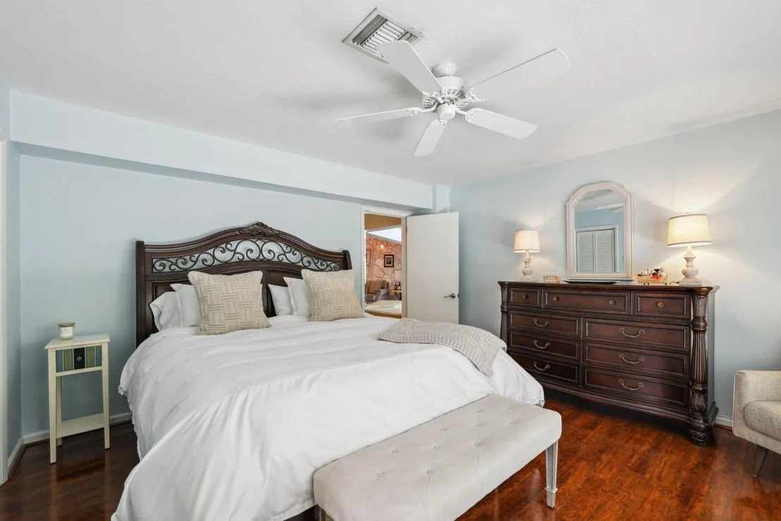 Photo of 910 Banyan Drive
