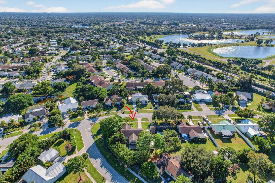 Photo of 130 Lakeside Circle