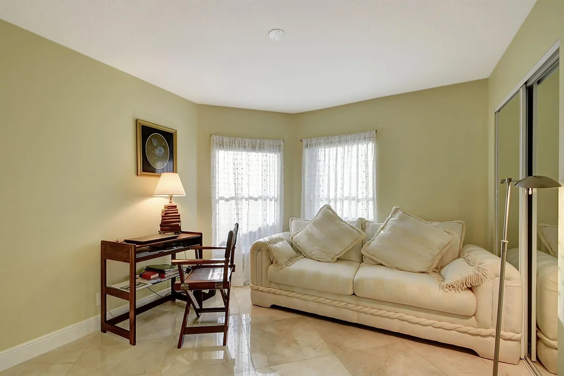 Photo of 120 Harbor Lake Circle