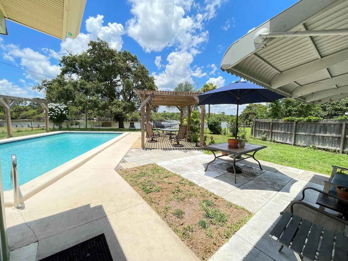 Photo of 886 Schumann Drive
