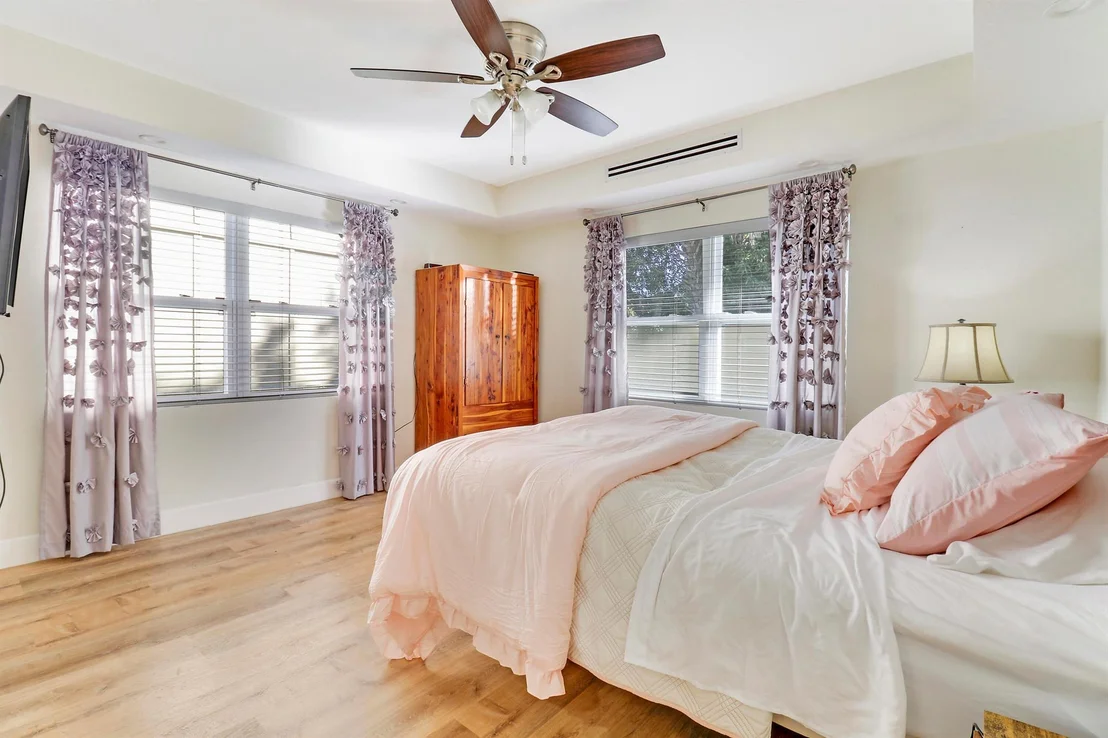 Photo of 2867 Oak Drive