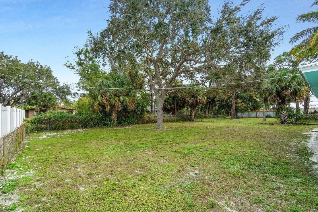 Photo of 705 N Perry Avenue