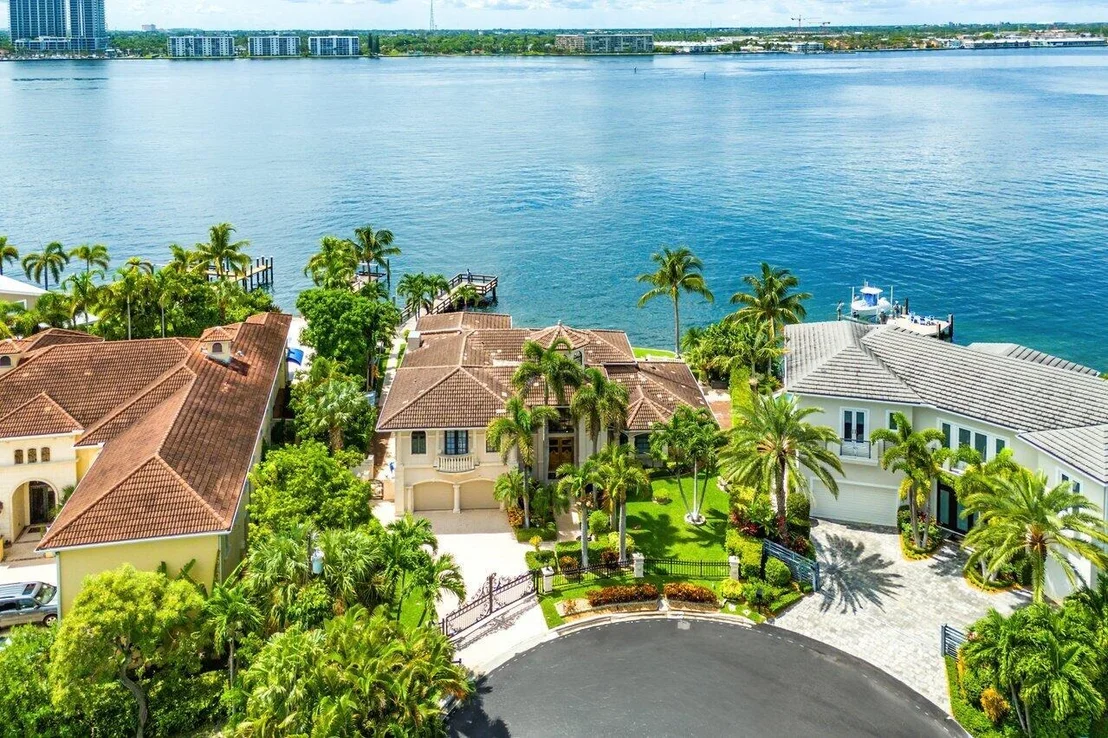 Photo of 1010 Pine Point Road