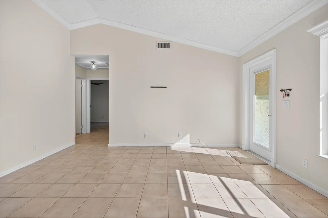Photo of 130 Lakeside Circle