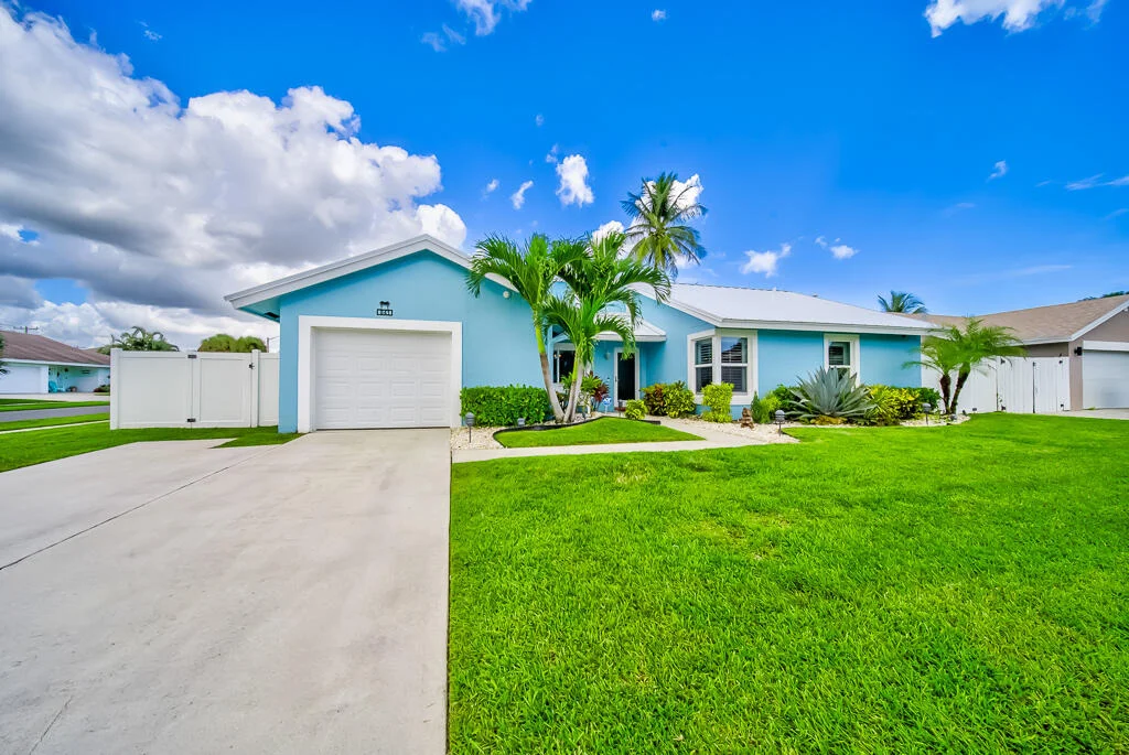 Photo of 841 NW 8th Way