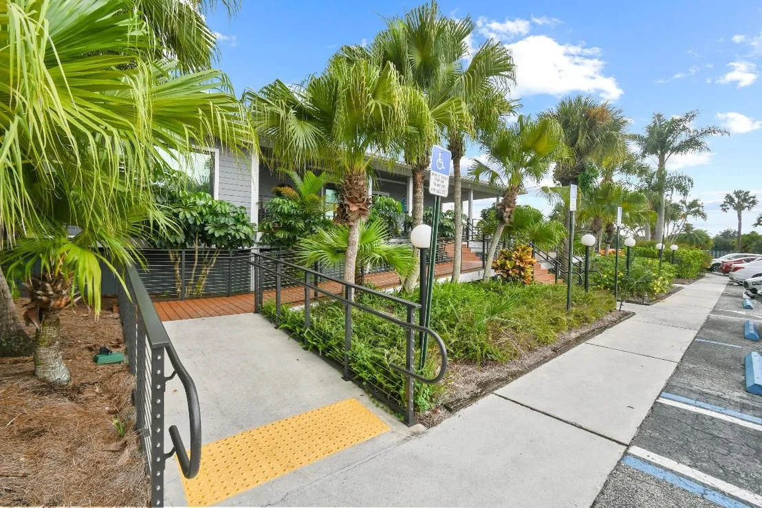 Photo of Unit B at 1001 Pinecrest Circle