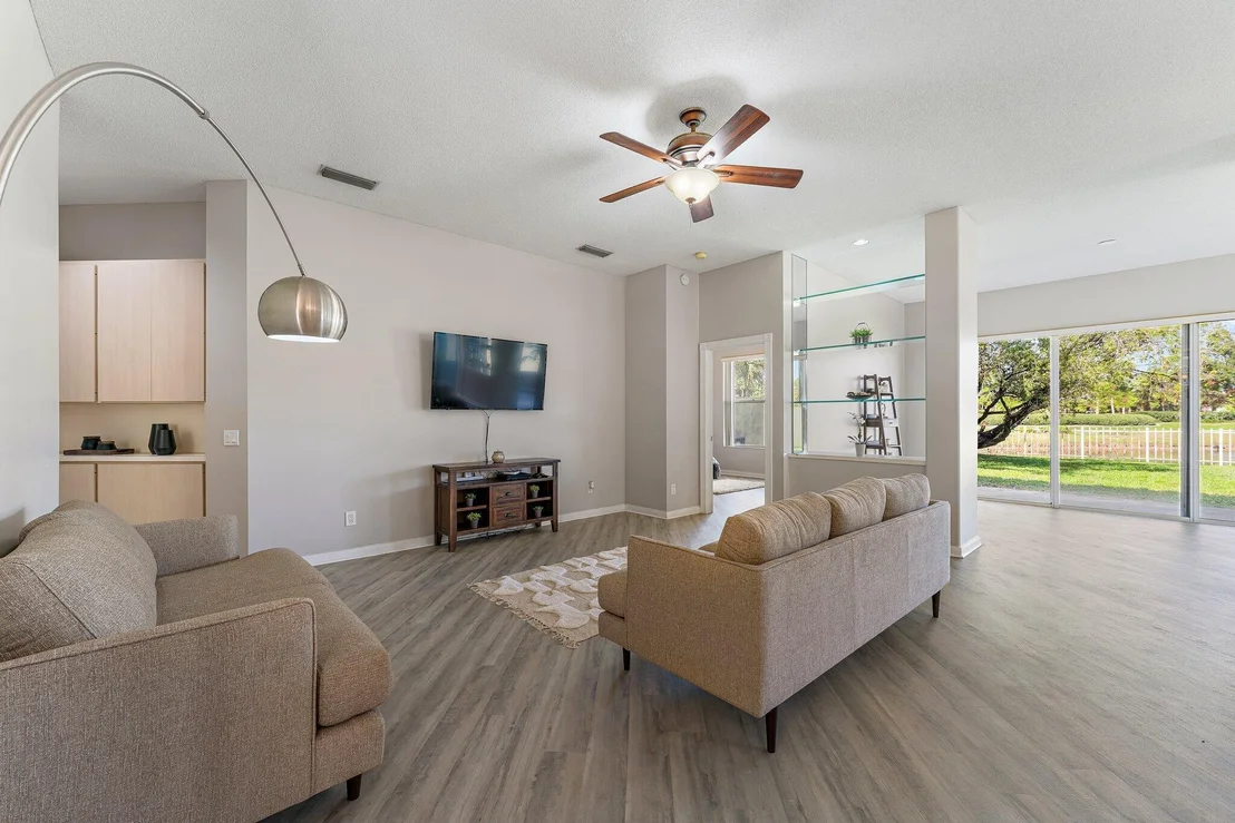 Photo of 100 Hampton Circle