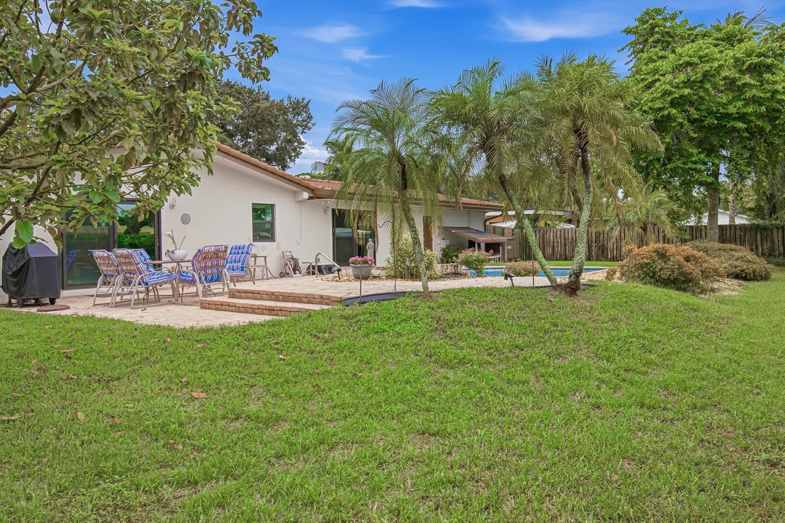 Photo of 720 N CRESCENT Drive