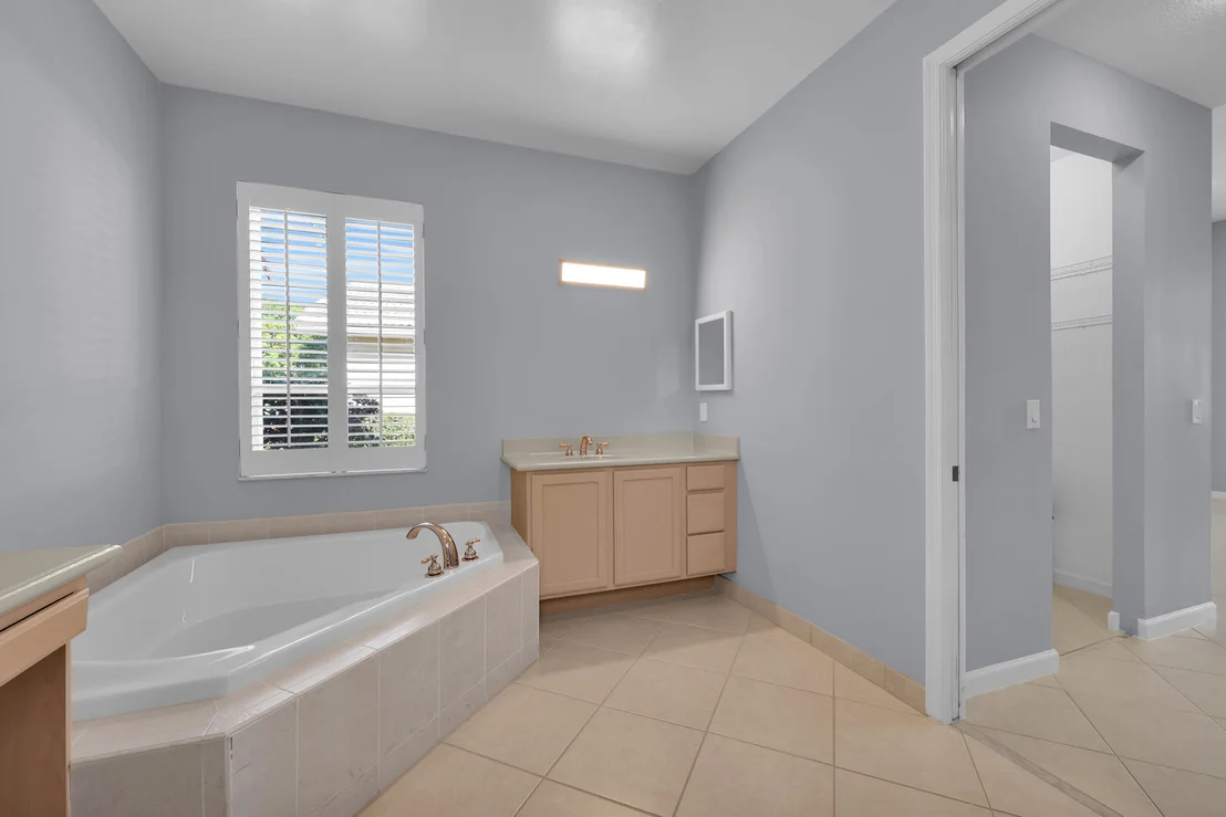 Photo of 7041 SE Bay Hill Drive