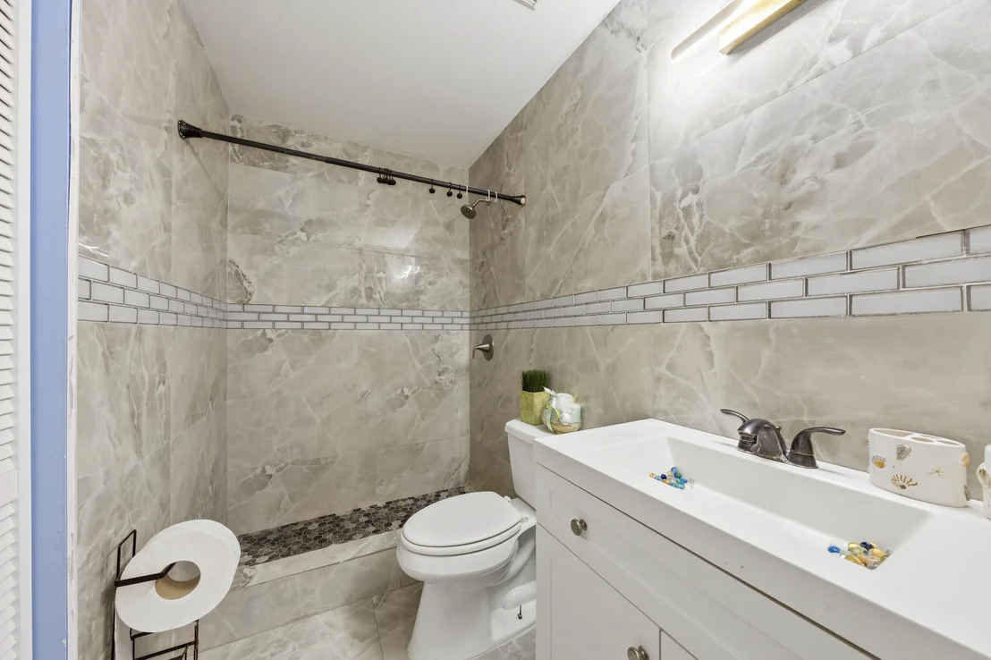 Photo of 6582 Bayfront Drive