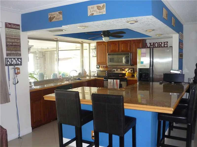 Photo of 6298 Lakeshore Drive