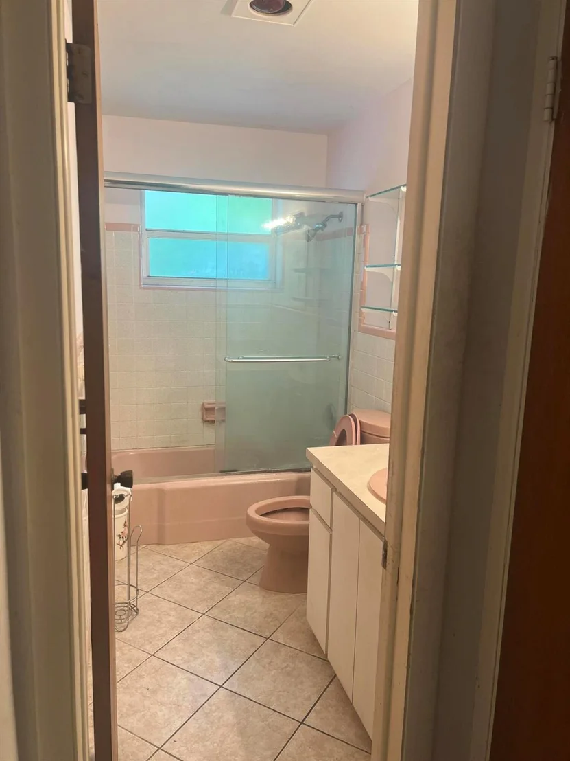 Photo of 229 W Riverside Drive